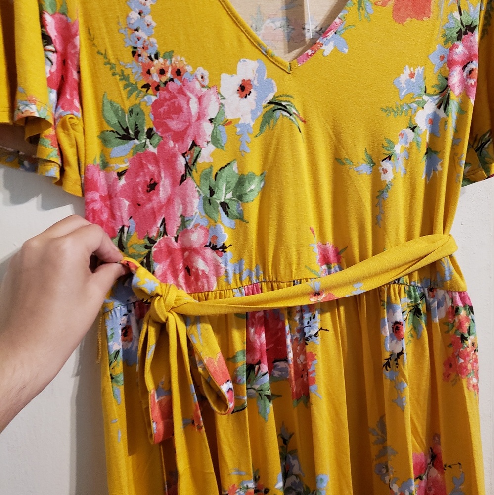Floral yellow Fit and Flare dress - Picture 3 of 4